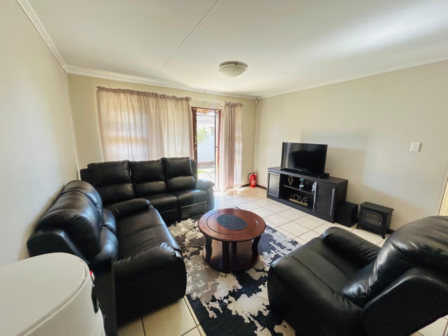 2 Bedroom Property for Sale in Langenhovenpark Free State